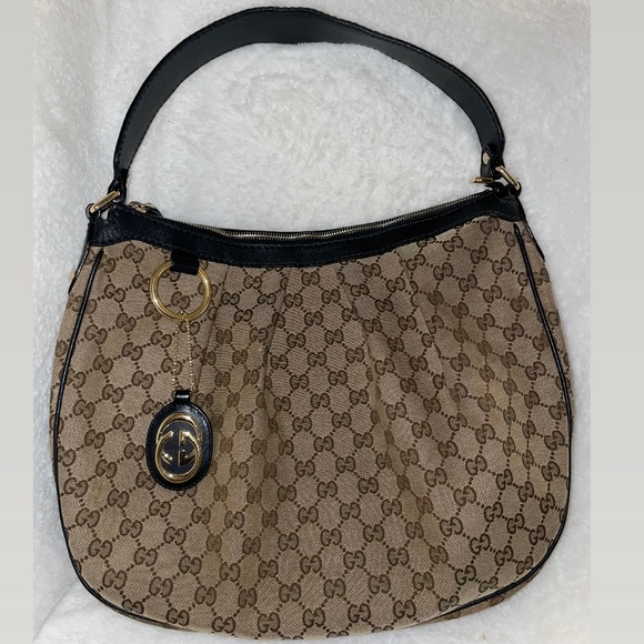 GUCCIBeige/Black GG Canvas Medium Sukey Hobo Bag